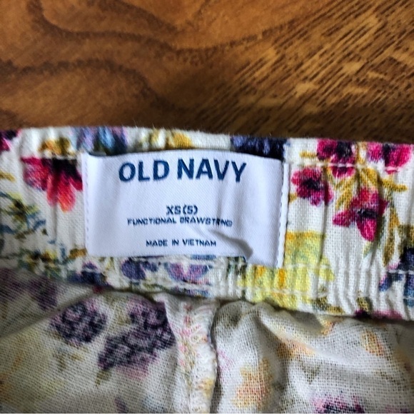 Old Navy Linen Blend Floral shorts with Functional Drawstring in size XS(5) - Picture 3 of 4
